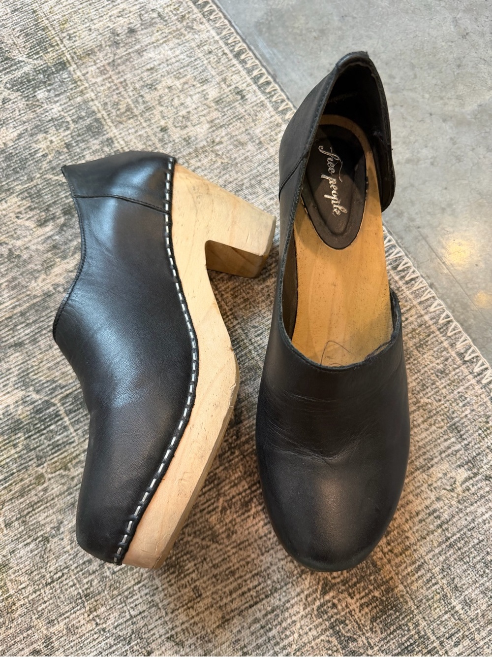 Free people clogs